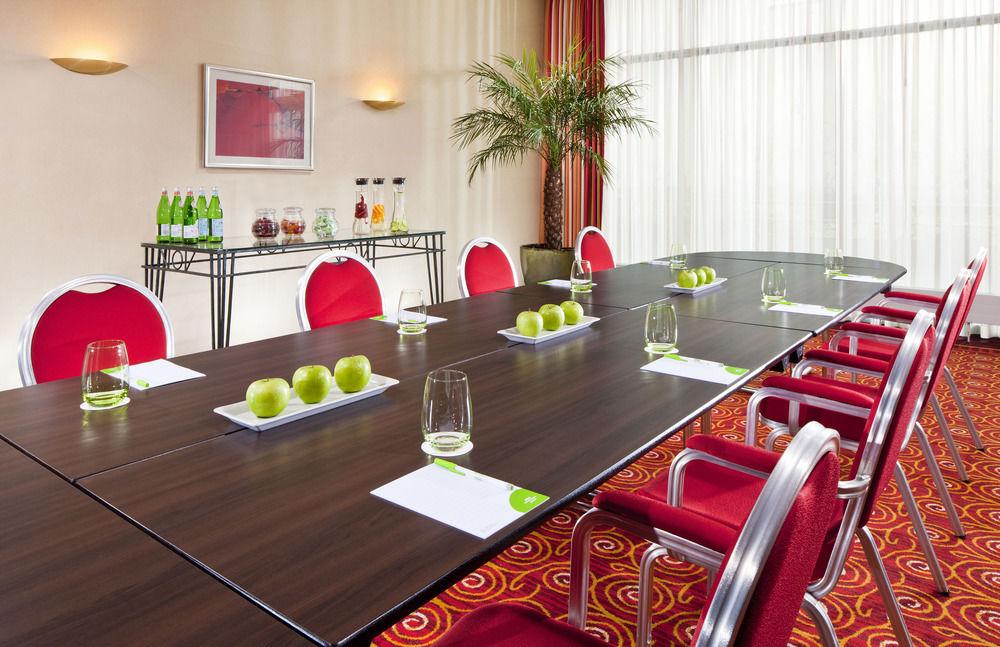 Courtyard By Marriott Munich City Center Exterior photo