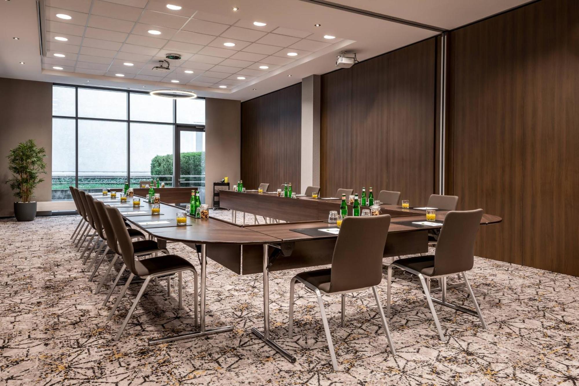 Courtyard By Marriott Munich City Center Exterior photo