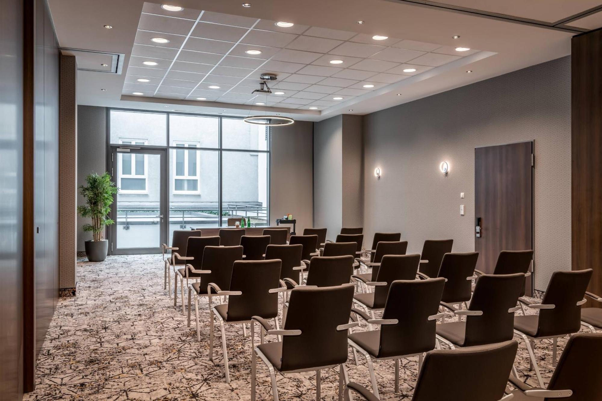Courtyard By Marriott Munich City Center Exterior photo