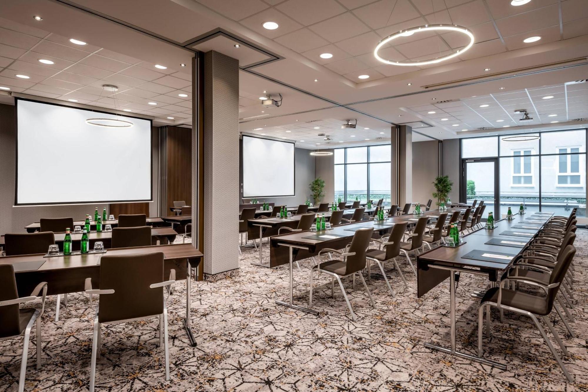 Courtyard By Marriott Munich City Center Exterior photo