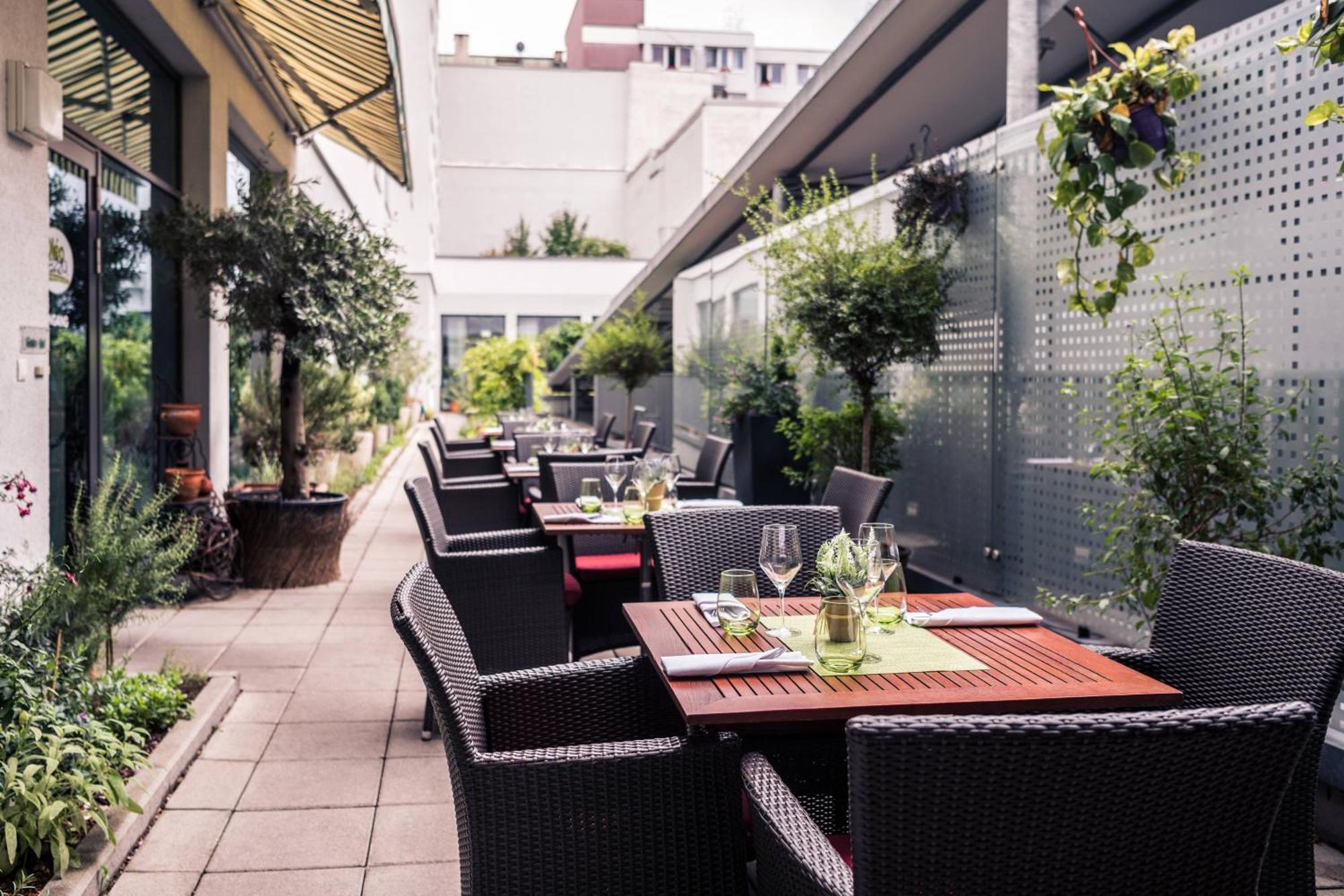 Courtyard By Marriott Munich City Center Exterior photo