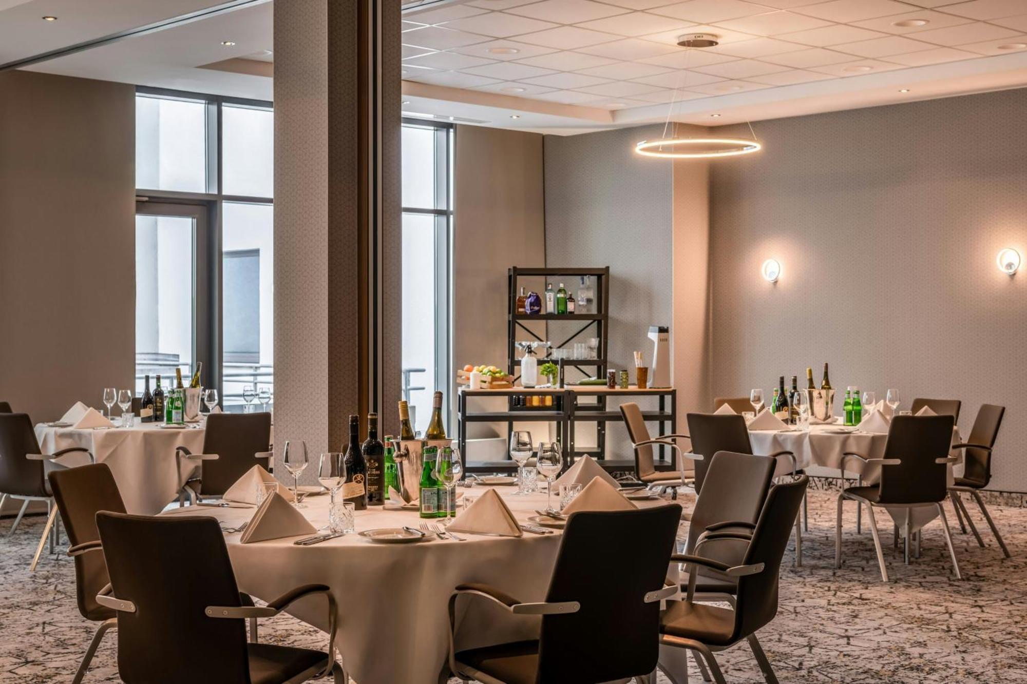 Courtyard By Marriott Munich City Center Exterior photo