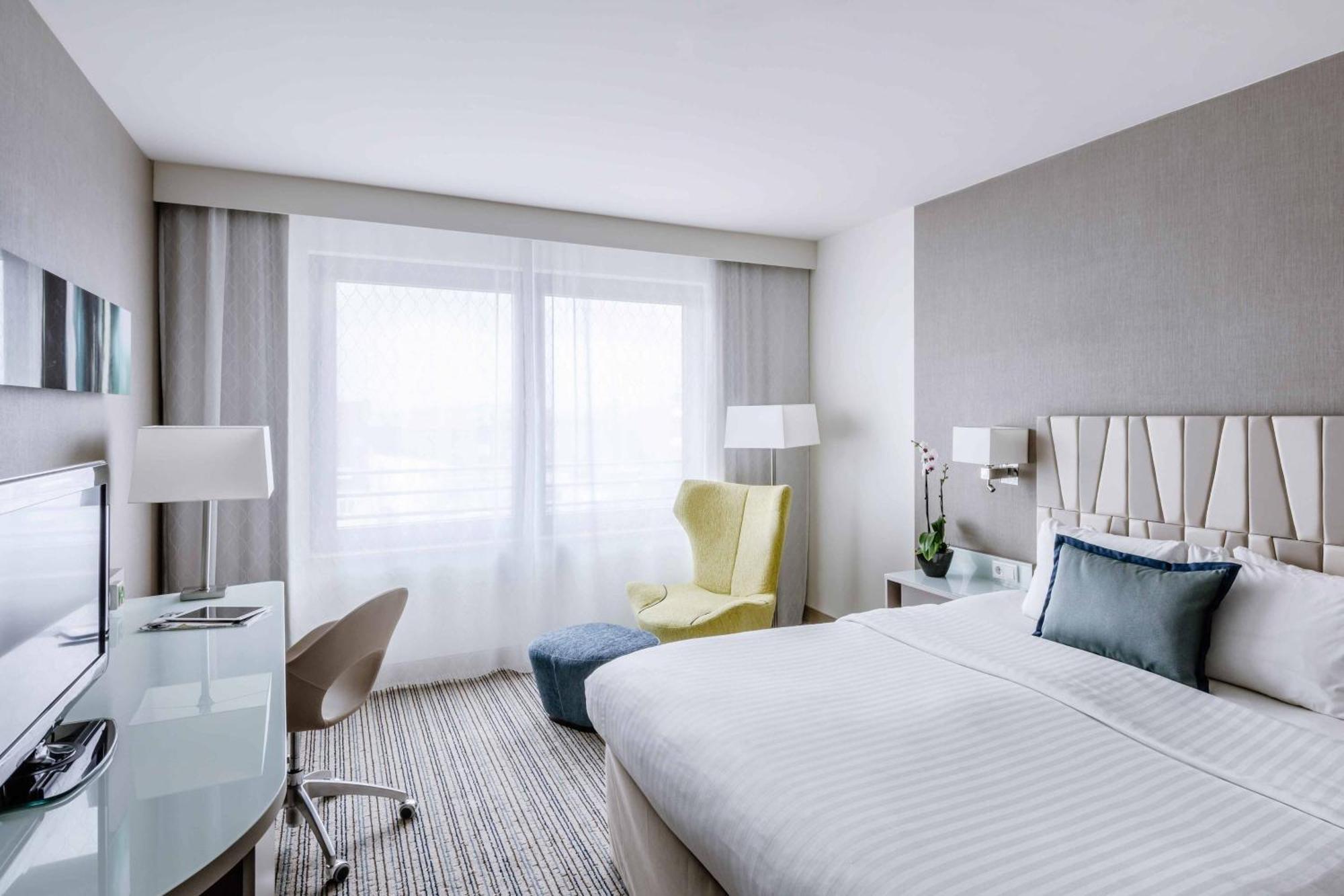 Courtyard By Marriott Munich City Center Exterior photo