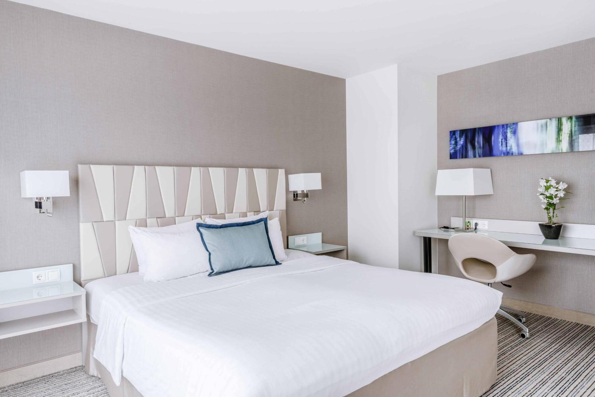 Courtyard By Marriott Munich City Center Exterior photo