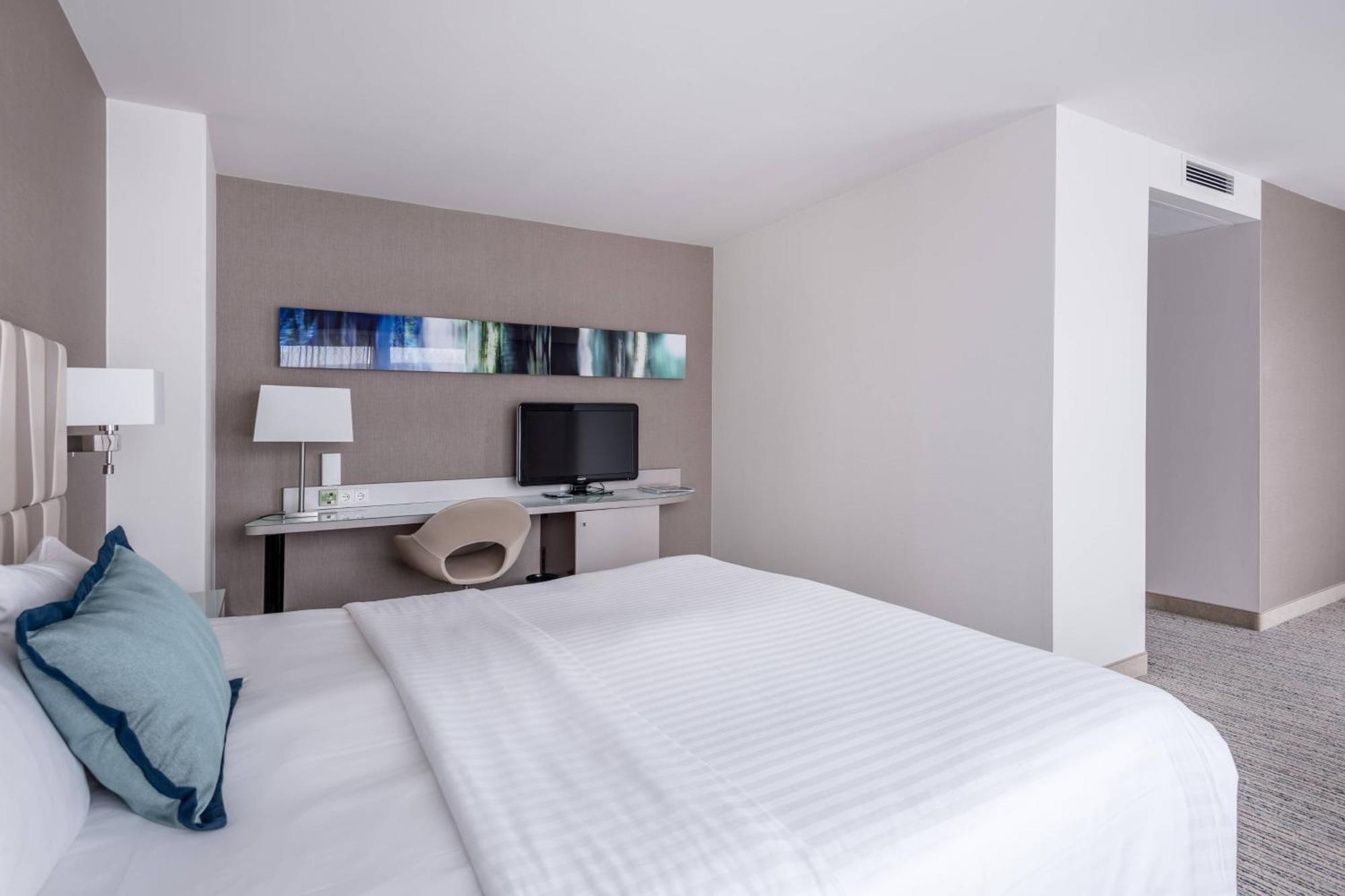 Courtyard By Marriott Munich City Center Exterior photo