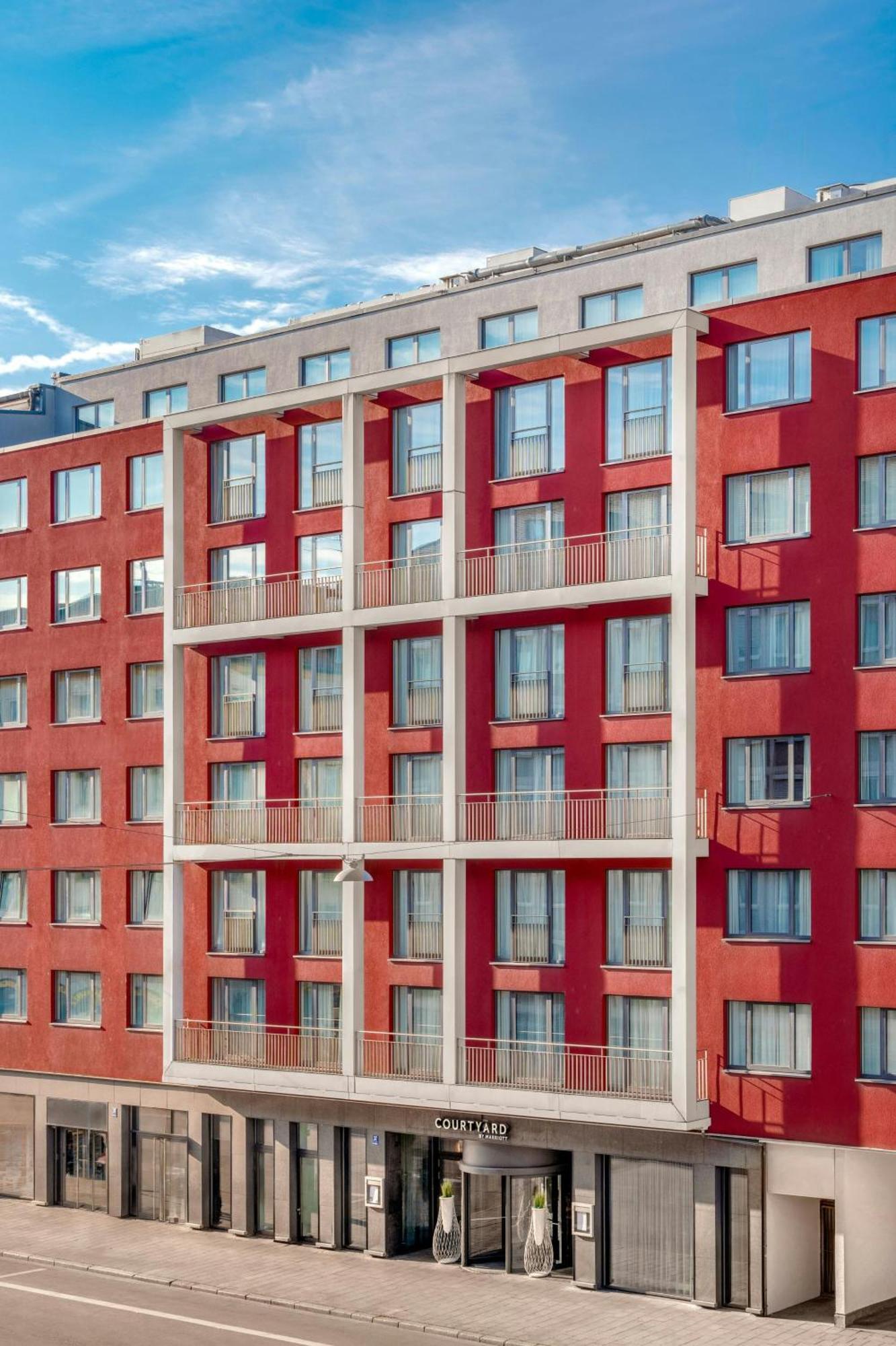 Courtyard By Marriott Munich City Center Exterior photo