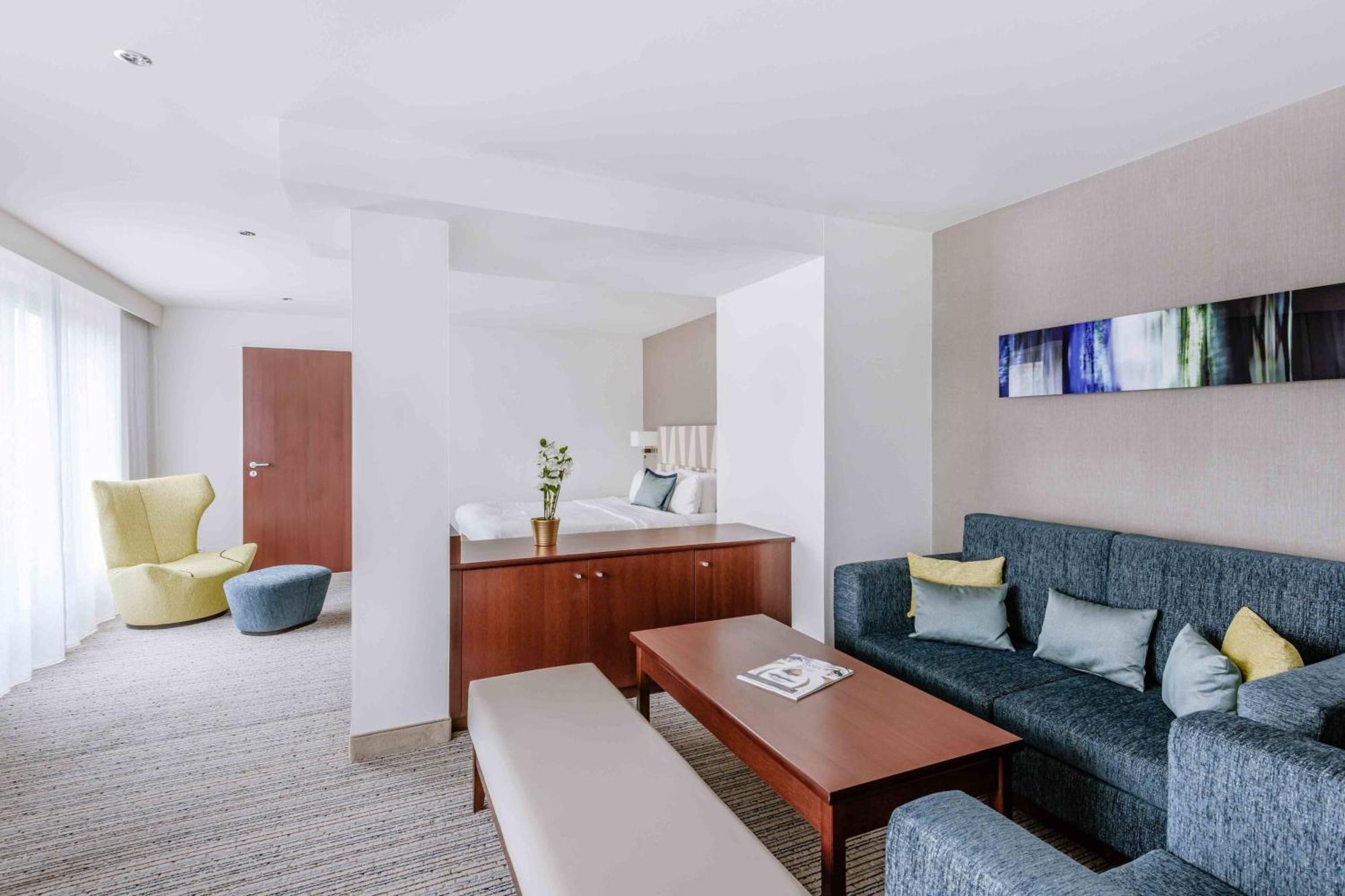 Courtyard By Marriott Munich City Center Exterior photo