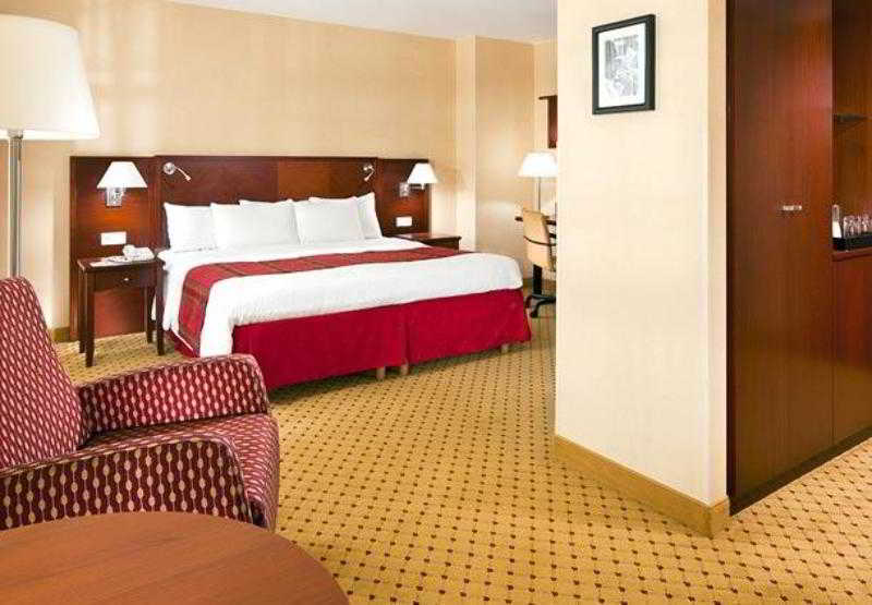 Courtyard By Marriott Munich City Center Exterior photo